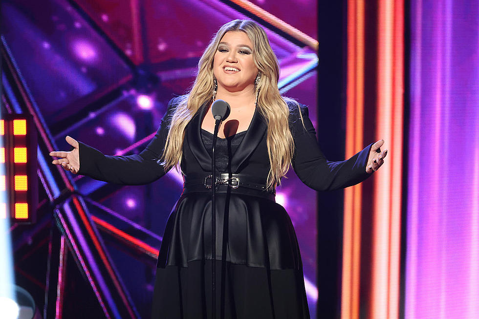 10 Kelly Clarkson Covers That Prove She's a Country Singer