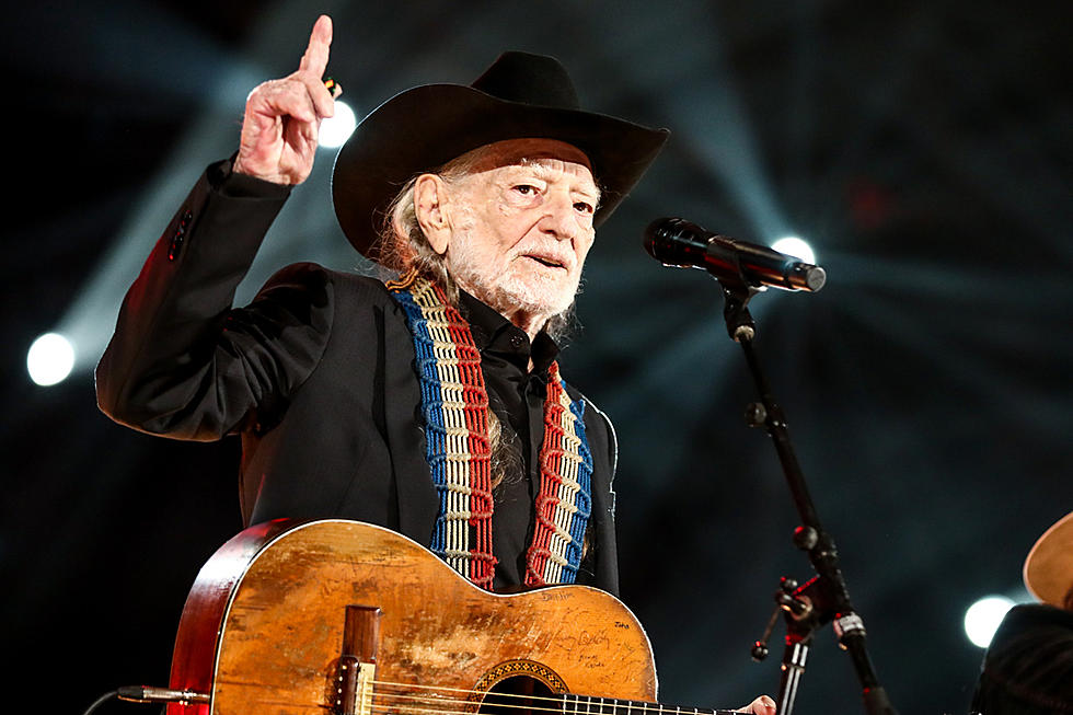 Willie Nelson Signs Face Masks He Was Given to Raise Money for More Protective Masks