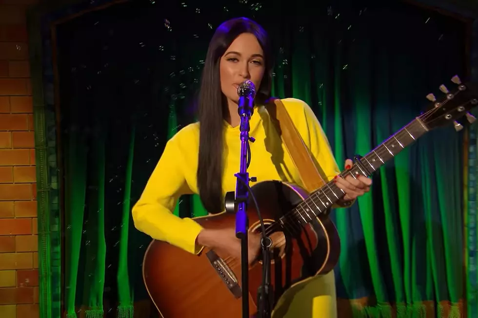 Kacey Musgraves Delivers Whimsical ‘Rubber Duckie’ Performance for Elmo’s New Talk Show [Watch]