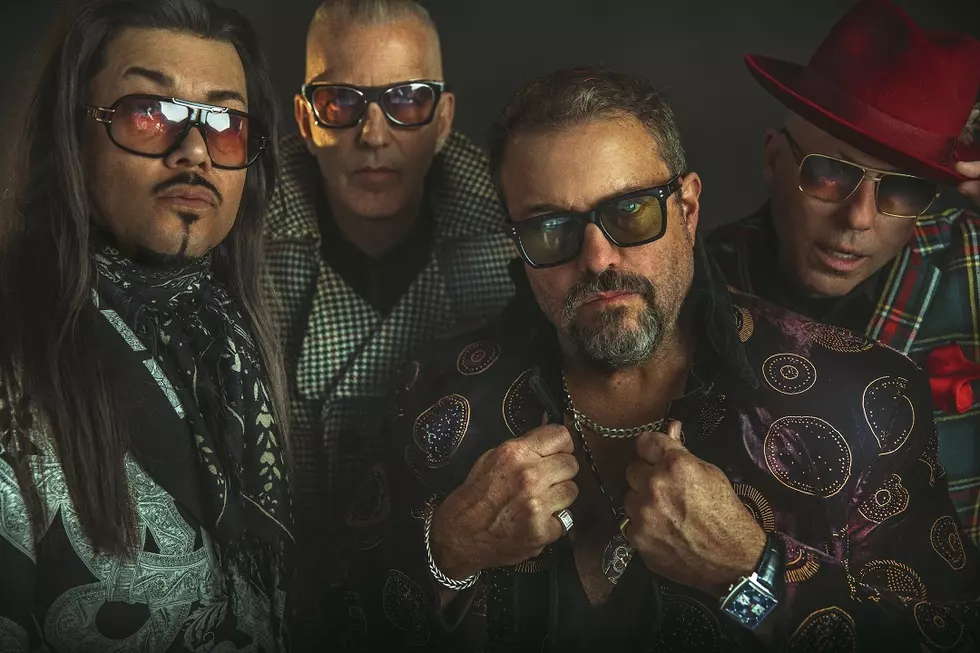 The Mavericks’ Raul Malo Says New Album ‘En Espanol’ Aims to Make the World Feel a Little Smaller