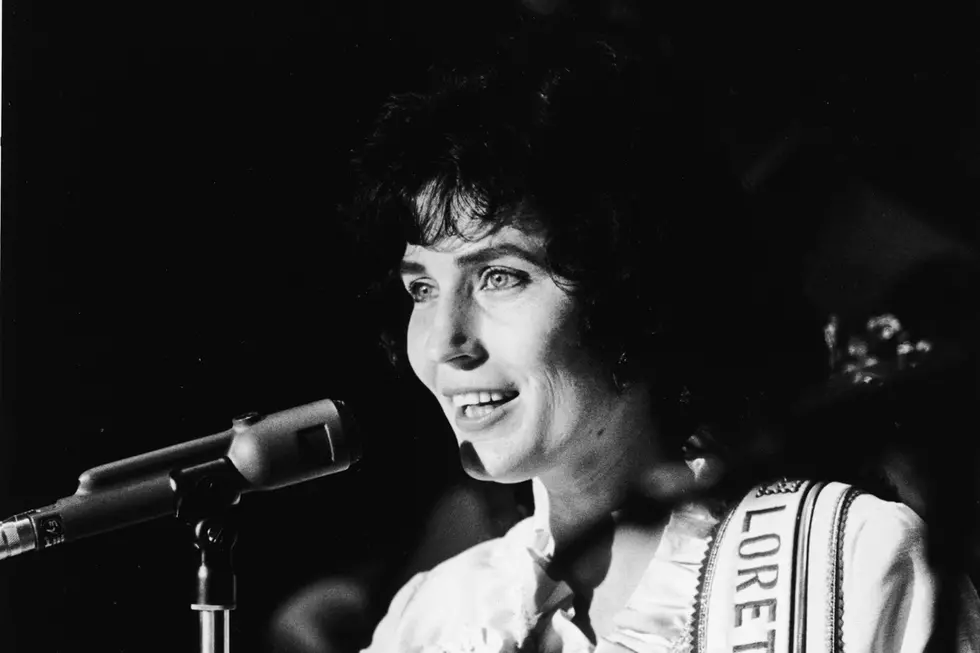 Remember When Loretta Lynn Made Her Grand Ole Opry Debut?