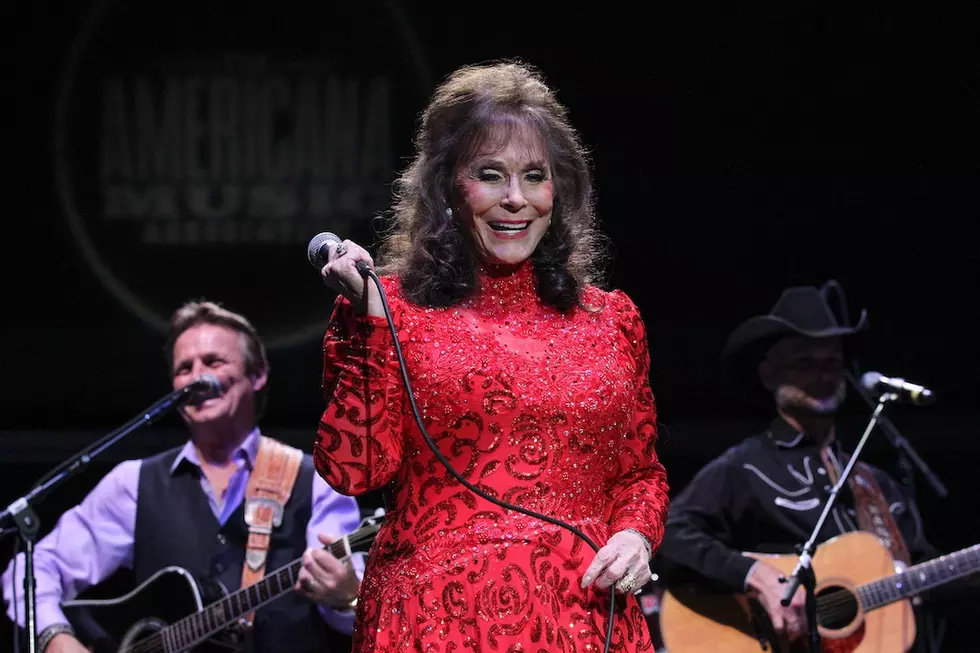 Loretta Lynn Gets the COVID-19 Vaccine