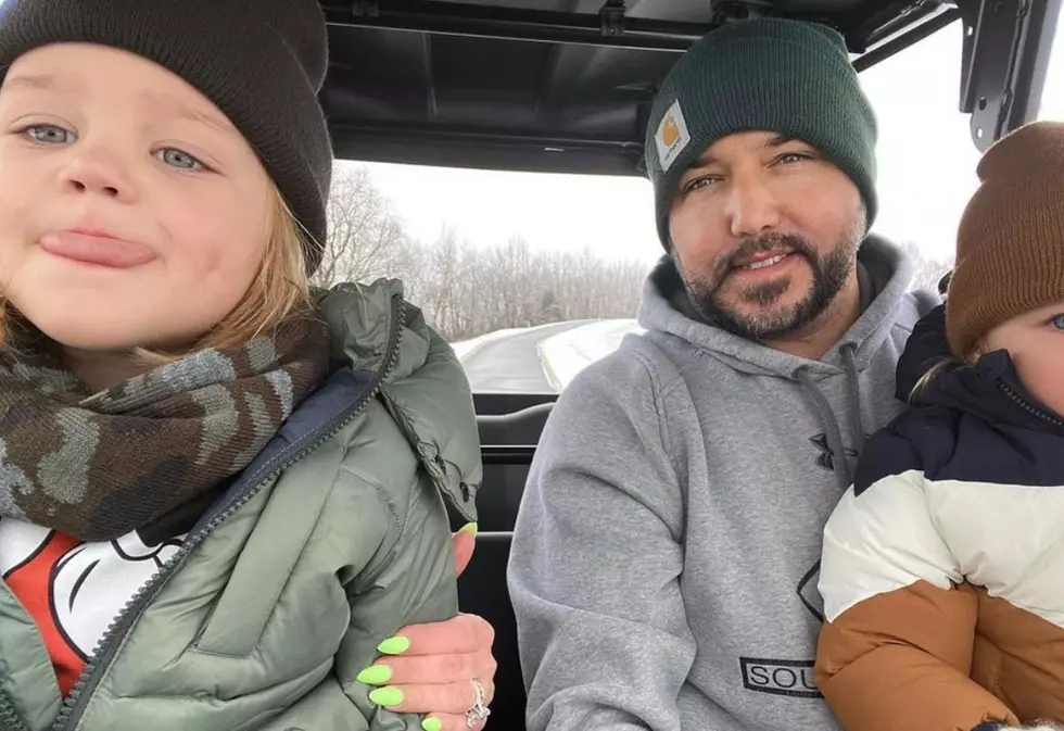 Jason Aldean and His Family Make the Most of a Snow Day in Nashville [Pictures]