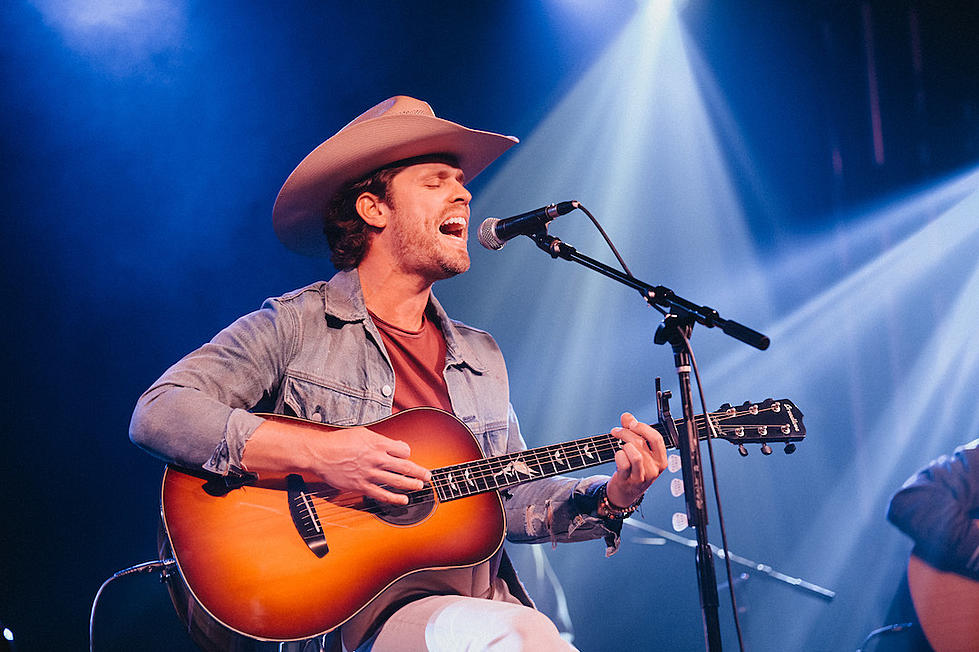 Dustin Lynch Looks Ahead to Cold Weather