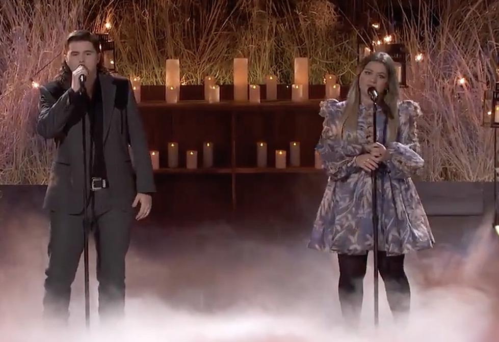 Kelly Clarkson Enlists Kenzie Wheeler for &#8216;When You Say Nothing At All&#8217; on &#8216;The Voice&#8217; Finale [WATCH]
