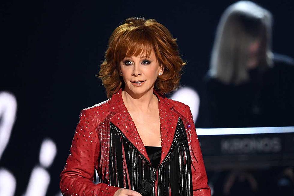 Reba McEntire Rescued When Building Starts to Crumble [Watch]