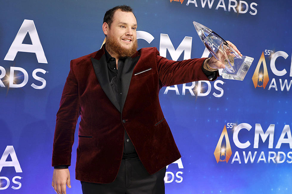 Luke Combs' CMA Entertainer Win Doesn't Feel Real