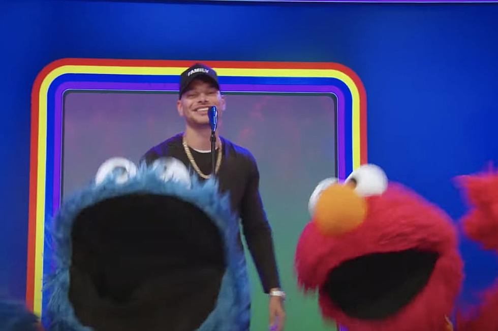 Kane Brown Teaches Kids to Try New Sports on &#8216;The Not-Too-Late Show With Elmo&#8217; [Watch]