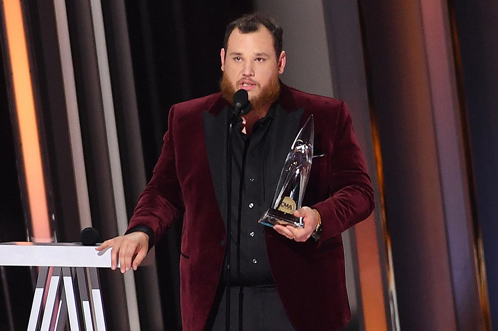 Luke Combs Crowned 2021 CMA Awards Entertainer of the Year