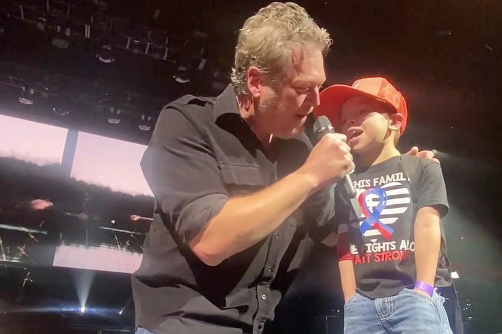 Blake Shelton Sings ‘God’s Country’ With a Young Fan Awaiting a Heart Transplant [Watch]