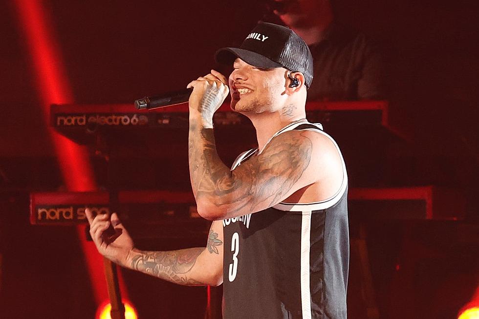 Kane Brown Pauses Show to Teach a Young Fan How to Do the ‘Soulja Boy’ Dance [Watch]