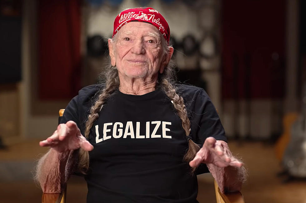Willie Nelson Calls to 'Legalize' It in a Hilarious Super Bowl Ad