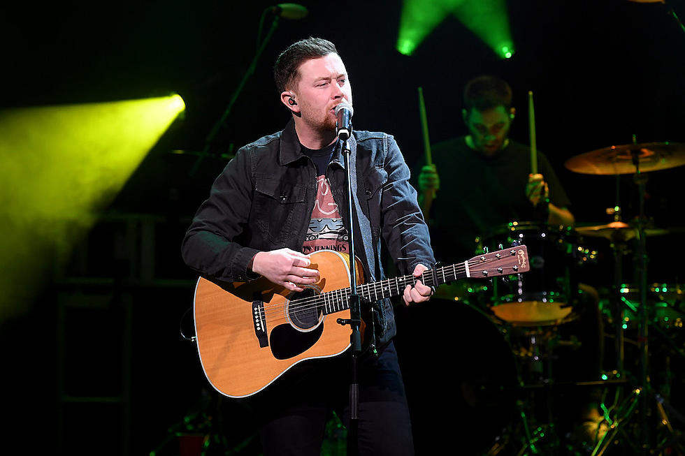 Scotty McCreery Spends NFL Sunday With His Brand-New Baby Boy: ‘Go Pats, Buddy’ [Photo]