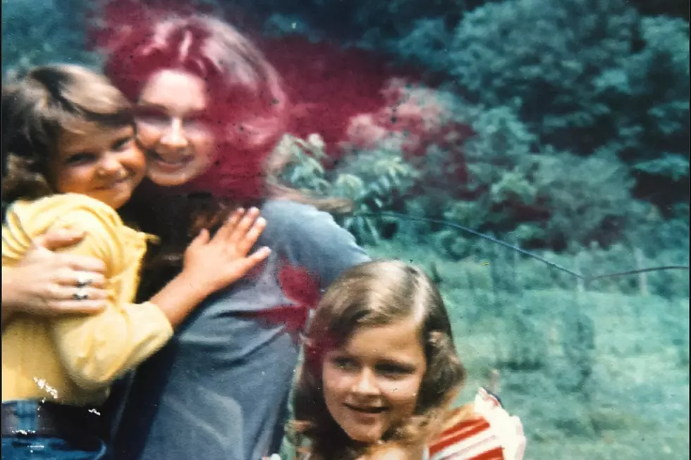 Wynonna Judd Remembers Naomi Judd With a Bittersweet Throwback Pic on Mother’s Day [Picture]