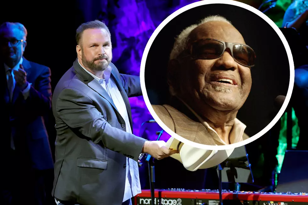 Garth Brooks Tributes Ray Charles During Country Music Hall of Fame Medallion Ceremony [Watch]