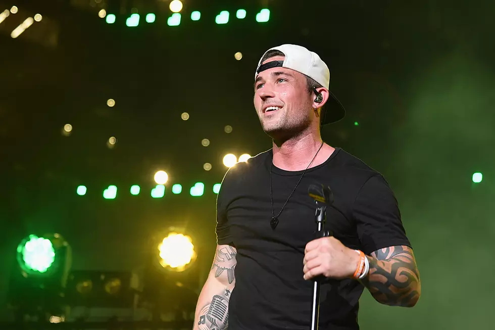 Michael Ray Flashes a Cheek After Gnarly Golf Injury 