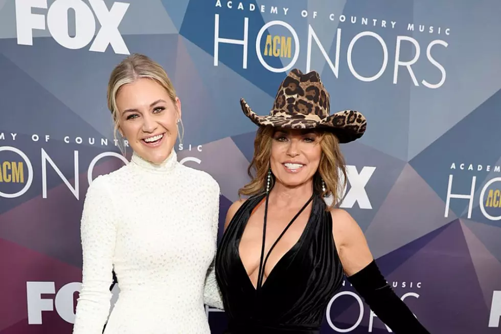 Kelsea Ballerini Borrows Shania Twain’s Iconic Grammy Dress for 2022 ACM Honors