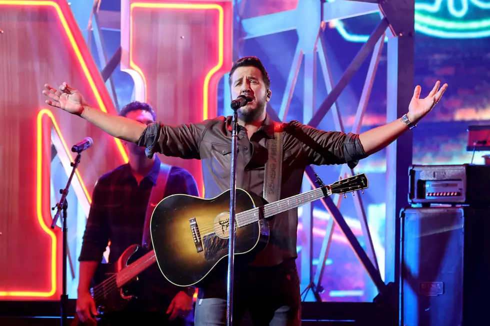 Luke Bryan Gets His ‘Country On’ at 2022 CMA Awards [Watch]