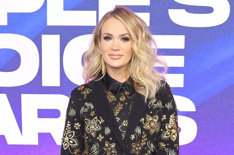 Carrie Underwood Takes Home County Artist Trophy at People’s Choice Awards
