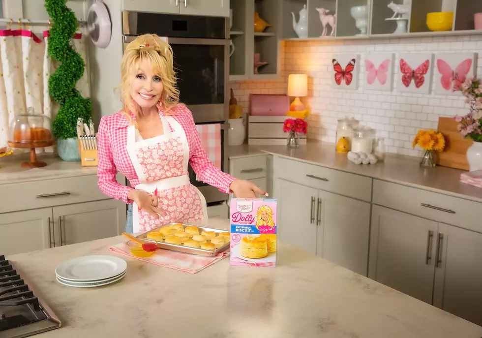 Why Dolly Parton’s New Duncan Hines Buttermilk Biscuits Remind Her of Her Mom