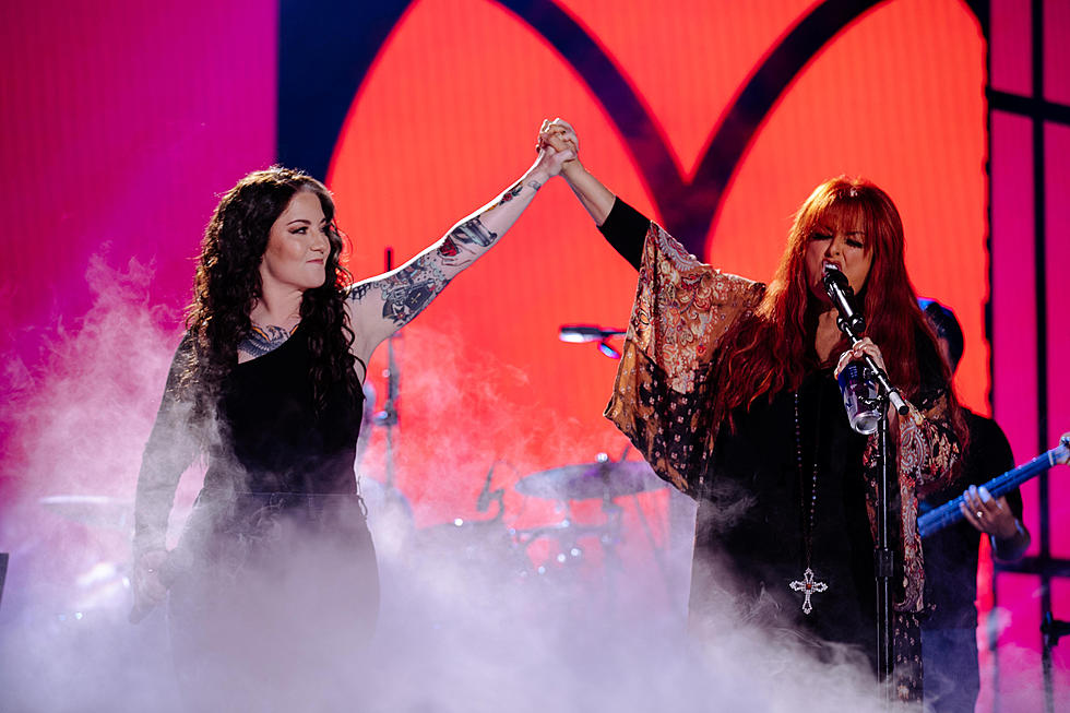 Wynonna Judd + Ashley McBryde Stun With Foreigner’s ‘I Wanna Know What Love Is’ at the 2023 CMT Music Awards