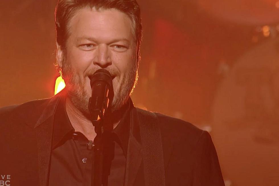 Blake Shelton Gives Honky-Tonkin’ Toby Keith Tribute at People’s Choice Country Awards