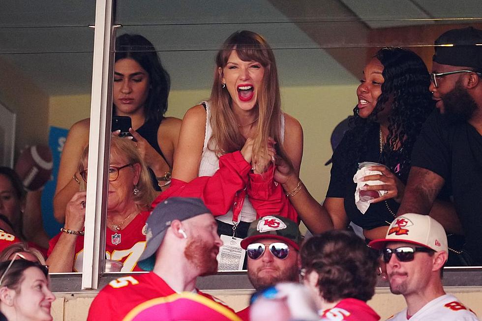 Taylor Swift Attends Chiefs Game, Sits With Travis Kelce's Family