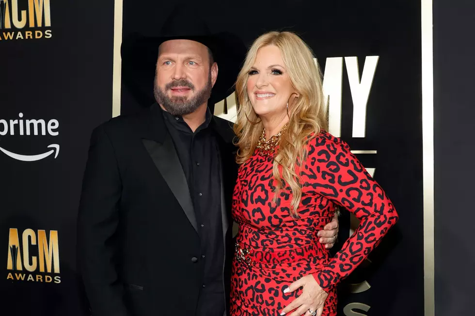 30 Gushy Photos of Garth Brooks and Trisha Yearwood Together