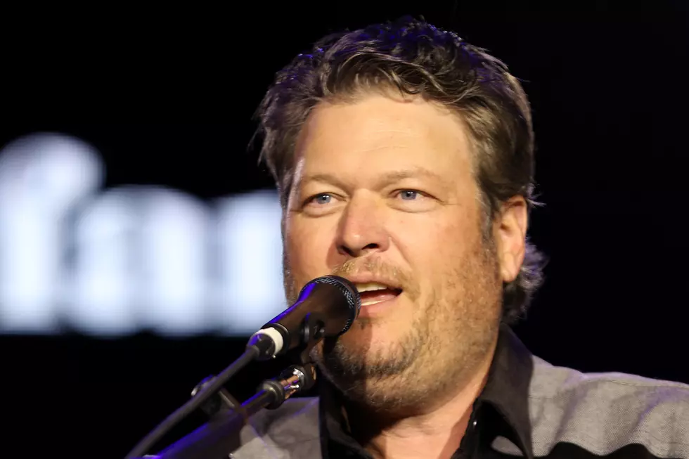 Blake Shelton Wearing Glasses Is a Look We’ve Never Seen Before