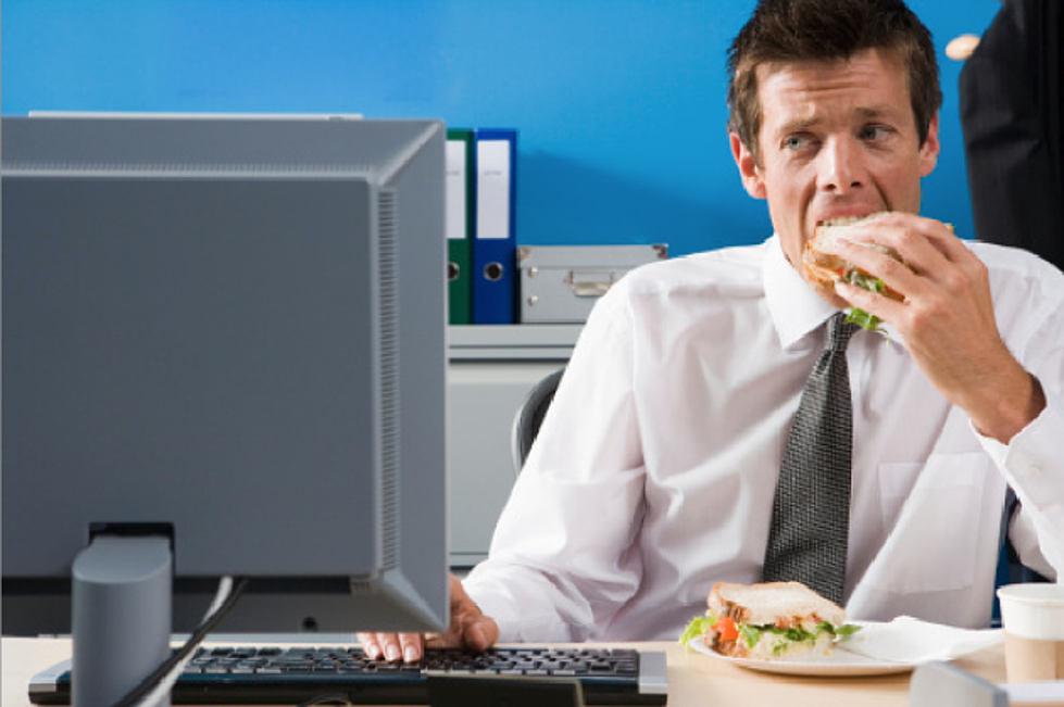 More and More Employees Eat Lunch at Their Desks &#8212; Do You? [POLL]