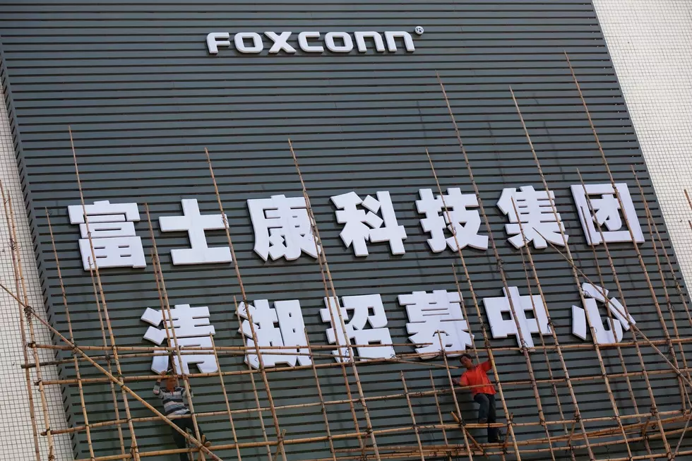 Riot at iPhone Plant: 2,000 Workers Rumble in China