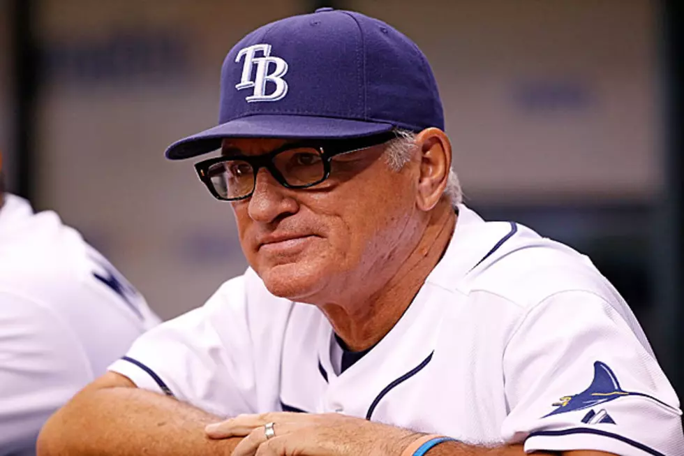 Joe Maddon Buys Beer for Fans