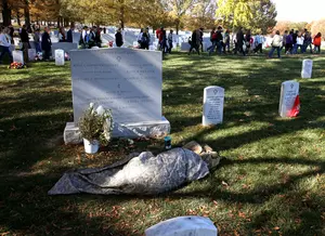 President Obama Visits Arlington National Cemetery To Honor Veterans