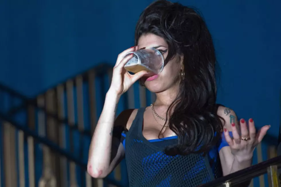 Amy Winehouse Goes Back to Rehab