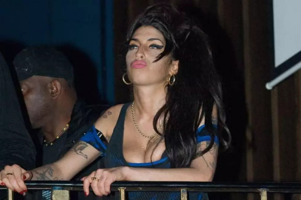 Amy Winehouse Leaves Rehab After a Week of Treatment