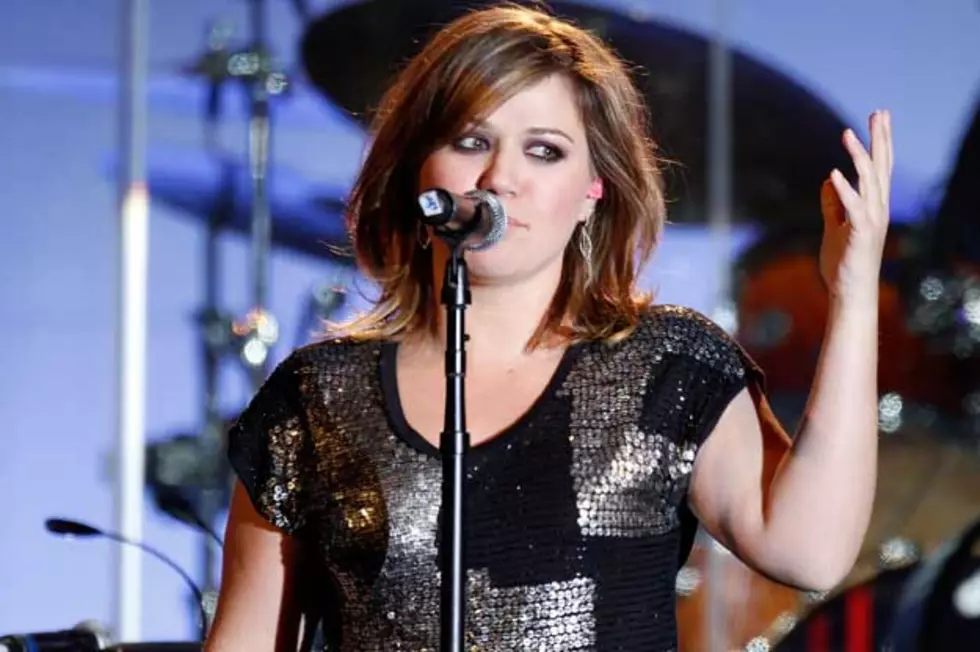 Kelly Clarkson Plans Tour in January, Duets With an &#8216;American Idol&#8217; on &#8216;Stronger&#8217;