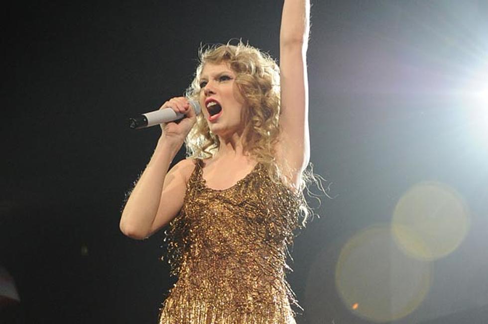 Taylor Swift Covers Fall Out Boy in Chi-Town