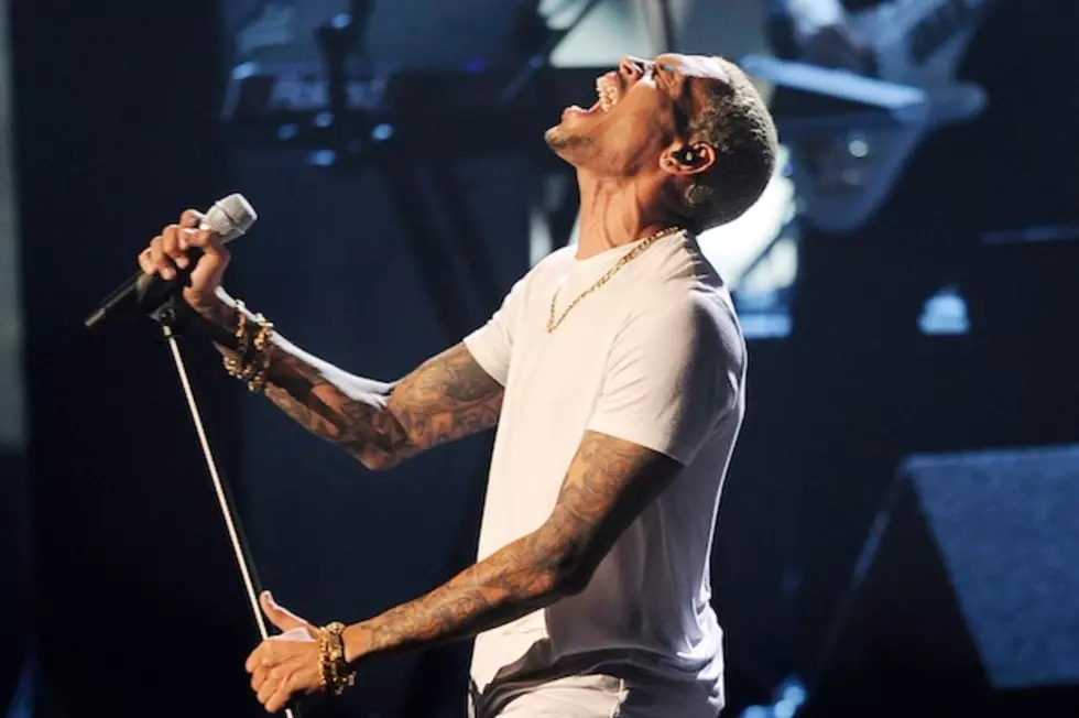 Chris Brown Offers a Medley of &#8216;All Back&#8217; + &#8216;Say It With Me&#8217; at 2011 AMAs