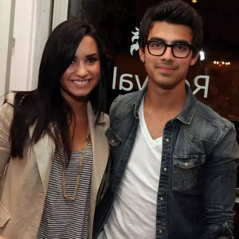 Joe Jonas Girlfriends: Demi Lovato
