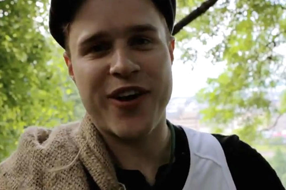 Olly-mpics Exclusive: Olly Murs Competes in Sack Race