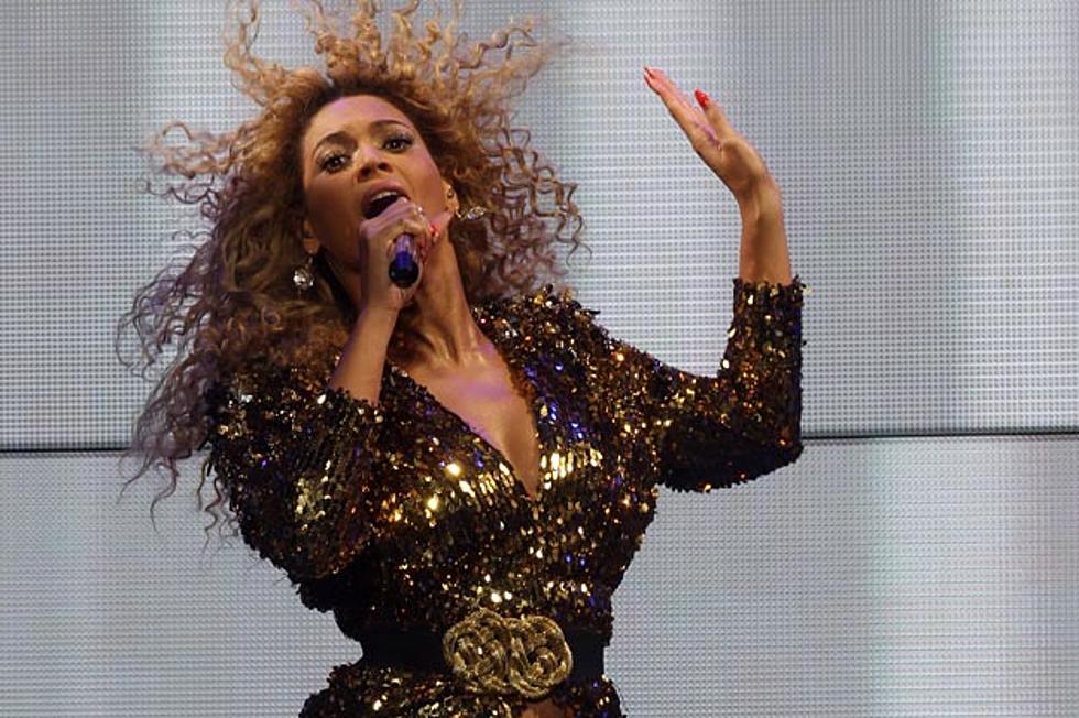 Beyonce Confirms Super Bowl XLVII Halftime Gig With Football-Themed Photo