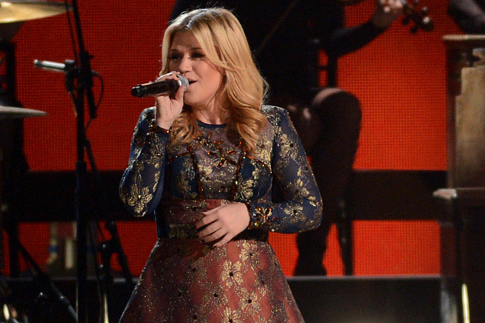 Kelly Clarkson Mashes Up Alanis Morissette’s ‘That I Would Be Good’ + Kings of Leon’s ‘Use Somebody’