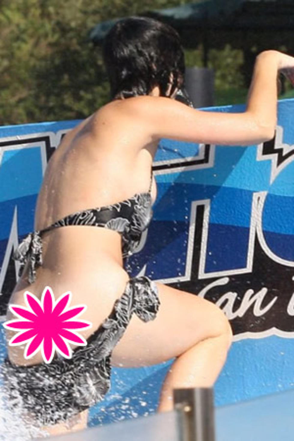 Katy Perry &#8211; Celebrity Wardrobe Malfunctions