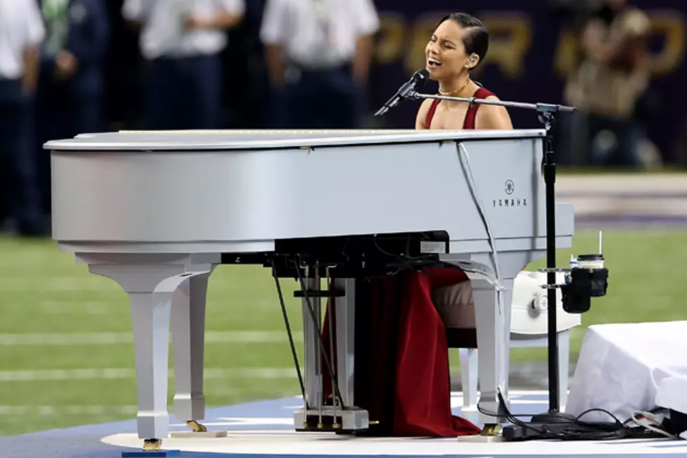 2013 Super Bowl: Alicia Keys’ National Anthem Gets Added Flourish [Video]