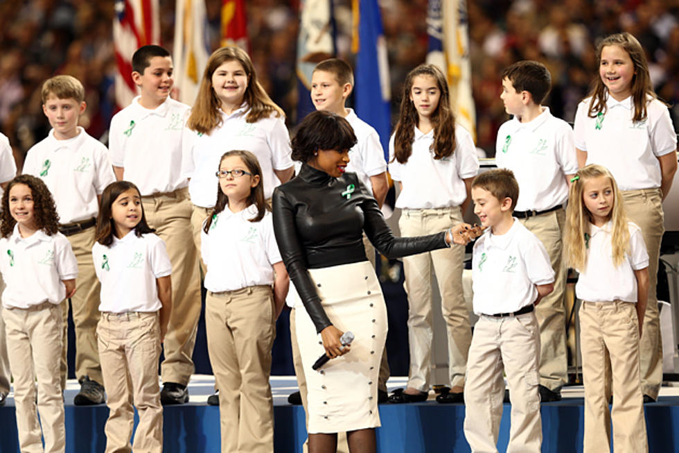 Sandy Hook Student Chorus + Jennifer Hudson Sing &#8216;America the Beautiful&#8217; at 2013 Super Bowl [Video]
