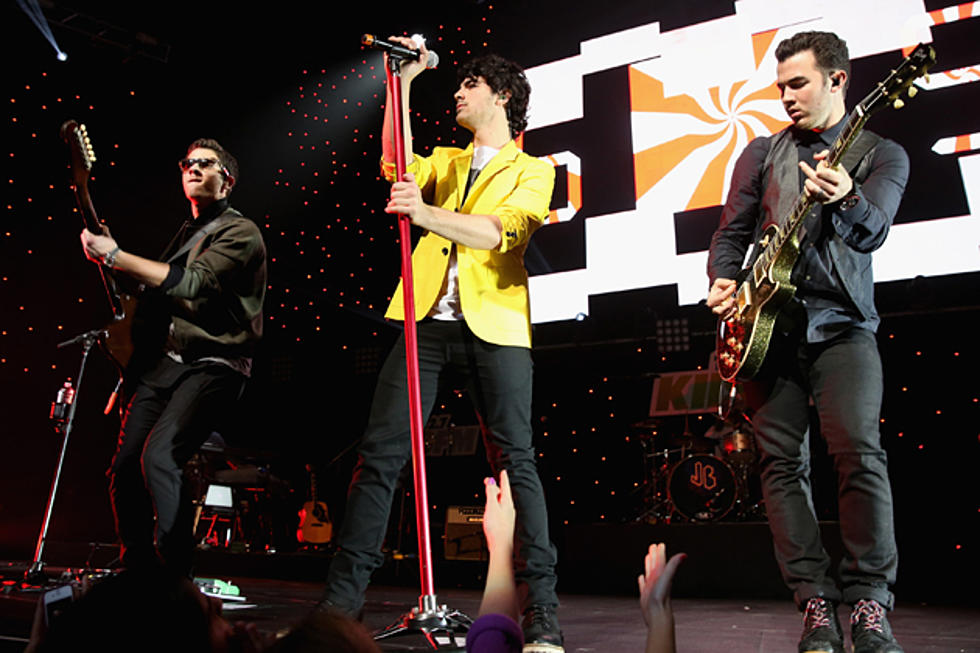 The Jonas Brothers Cover Swedish House Mafia Live at Vina Del Mar Festival [Video]