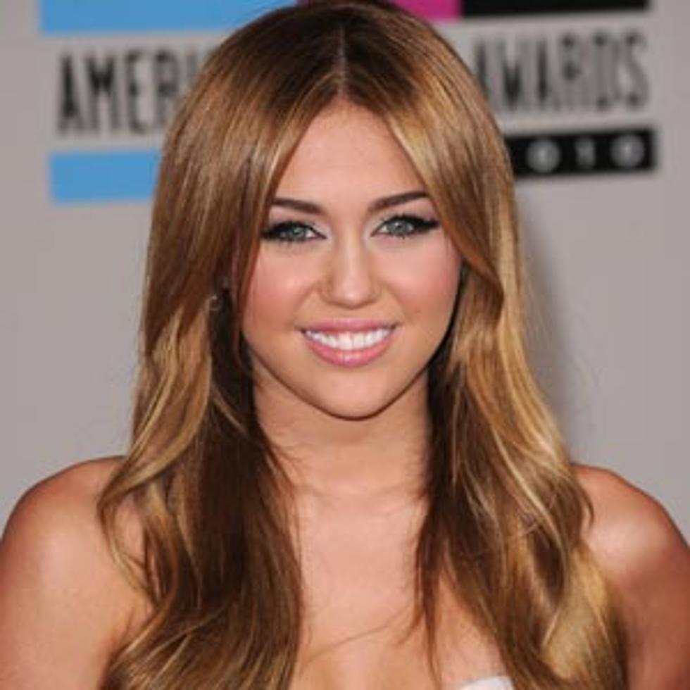 Dark Honey Waves &#8211; Best Miley Cyrus Hairstyles