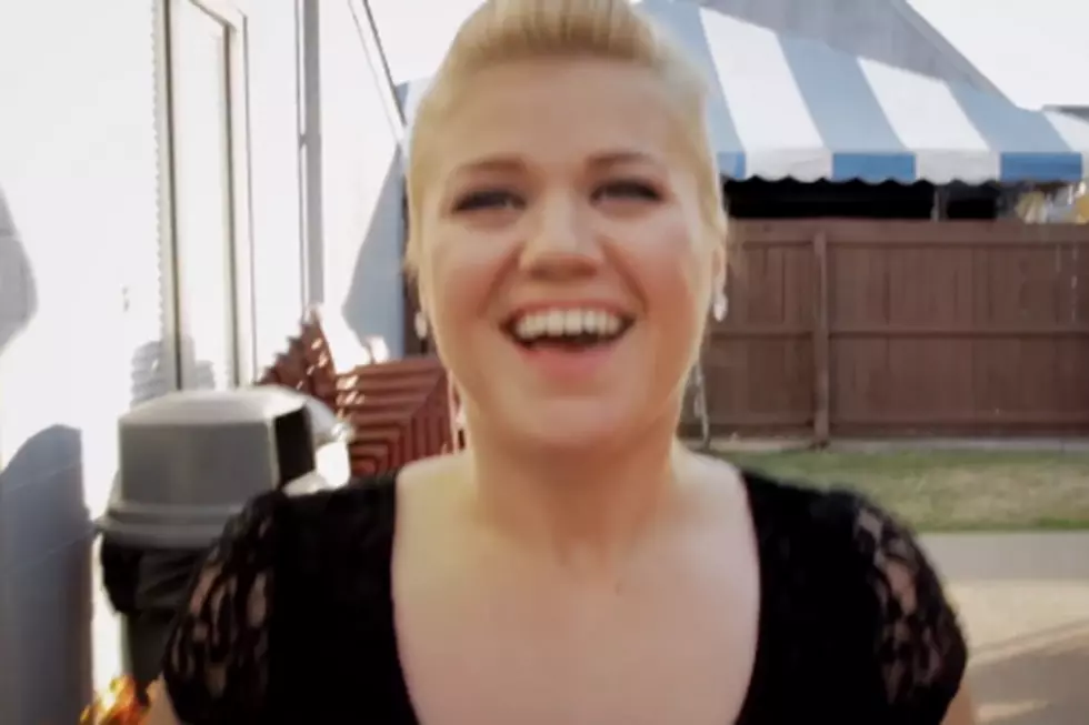 Kelly Clarkson Warms Up for Tour + Warms Hearts of Sick Kids With Maroon 5 [Video, Picture]