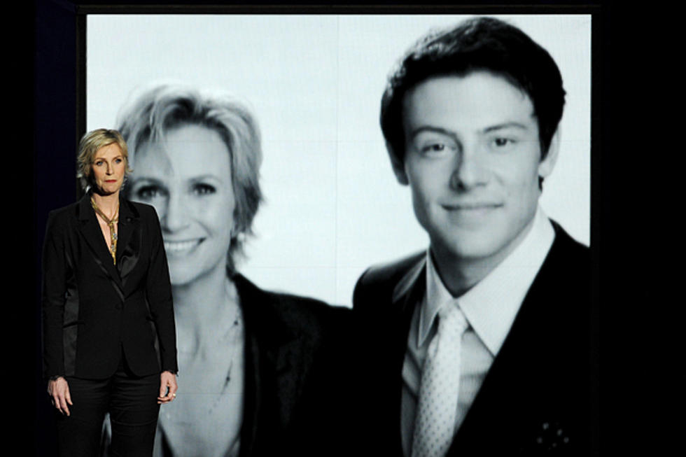 Jane Lynch Pays Tribute to ‘Glee’ Star Cory Monteith at 2013 Emmys [VIDEO]