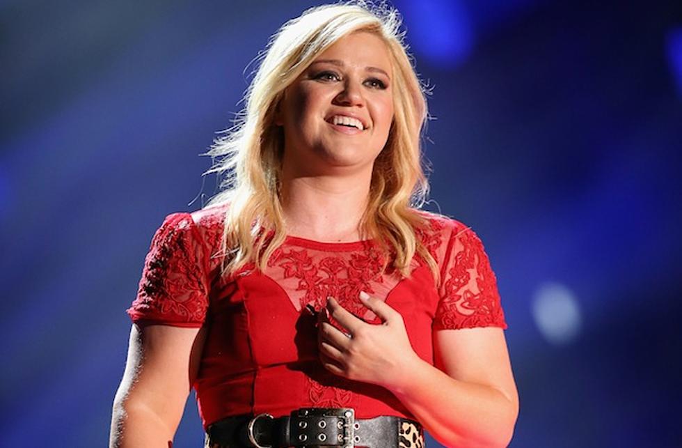 Kelly Clarkson Dishes on Babies, Christmas + More [VIDEO]